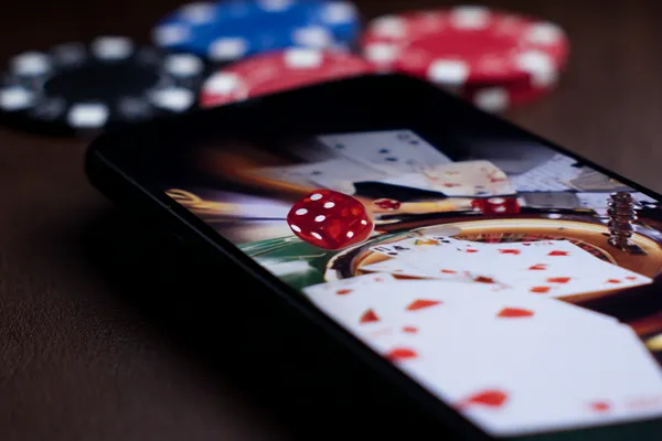 A professional dealer in a tuxedo greeting players at the roulette table, symbolizing the authentic live casino feel at K677.